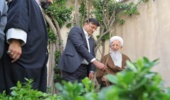 کاشت نهال توسط آیت الله العظمی جوادی آملی در هفته منابع طبیعی