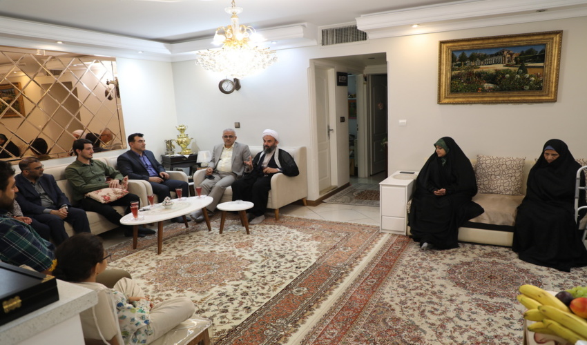  دیدار رییس سازمان منابع طبیعی با خانواده شهید موسوی 