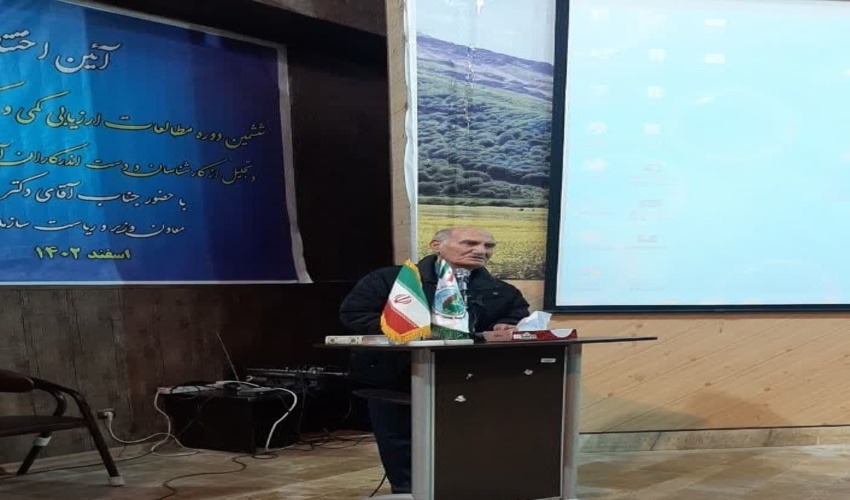  کارشناس جنگل، عاشق طبیعت است